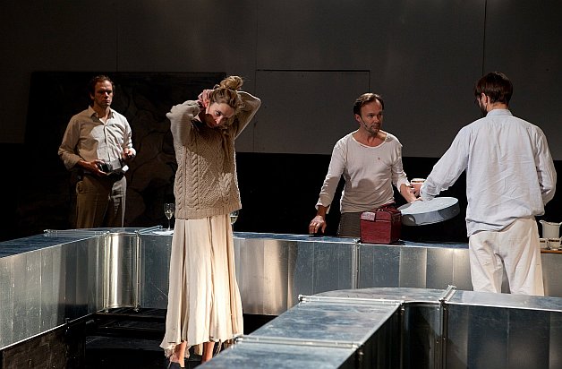 Martin Schepers - Opfer - Das Opfer nach Andrei Tarkowsky, Garage X, Wien, 2012. Inszenierung Philipp Hauß, Musik Sergej Newski 